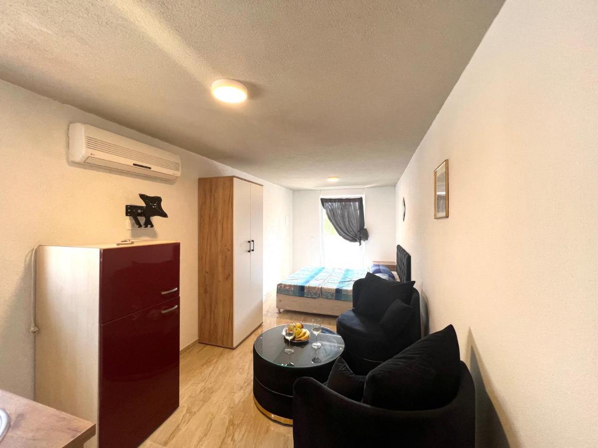 Apartments Melek เมดูลิน ภายนอก รูปภาพ