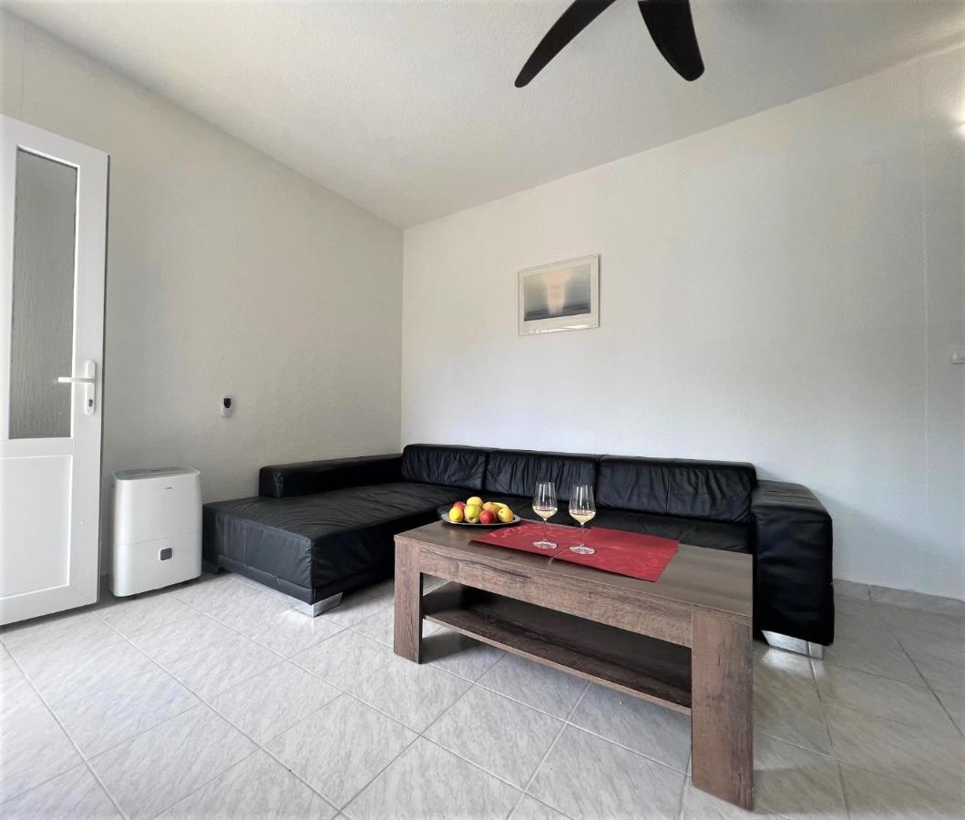 Apartments Melek เมดูลิน ภายนอก รูปภาพ