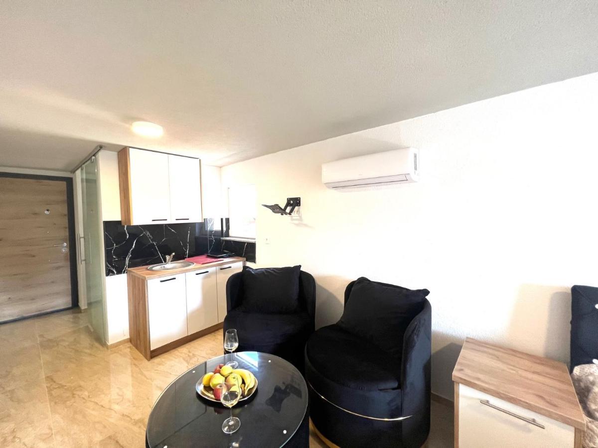 Apartments Melek เมดูลิน ภายนอก รูปภาพ