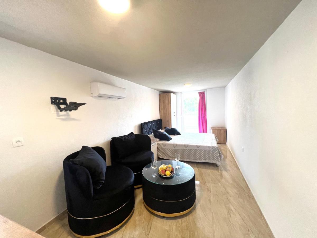 Apartments Melek เมดูลิน ภายนอก รูปภาพ