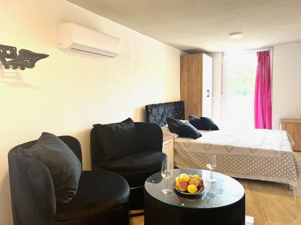 Apartments Melek เมดูลิน ภายนอก รูปภาพ